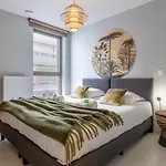 Huswell - Queen At Sea: Modern 2 Bedroom Apartement